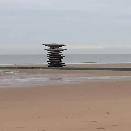 Beachfront Bliss In Style Apartament *